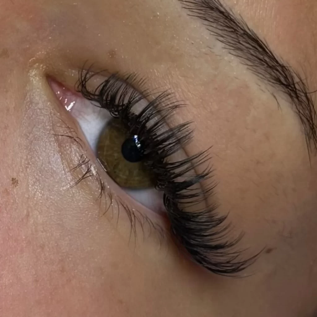 How Many Lashes Are in a Full Set?